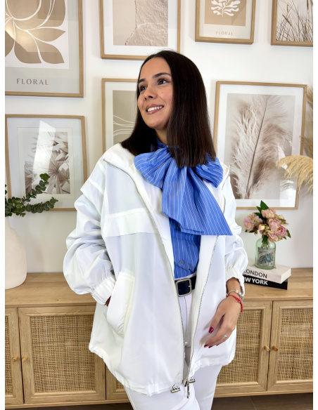 CHAQUETA BÁSICA CORTAVIENTOS