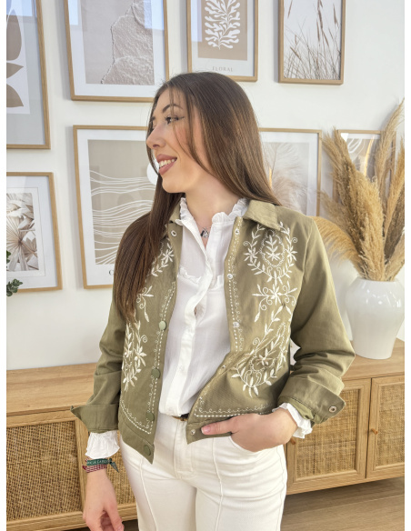 CHAQUETA BÁSICA FLORES BORDADAS