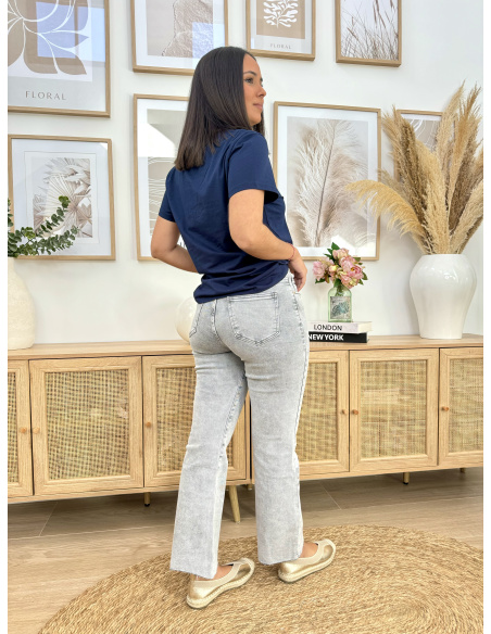 JEANS CROPPED FLARE DESFLECADO GRIS CURVY