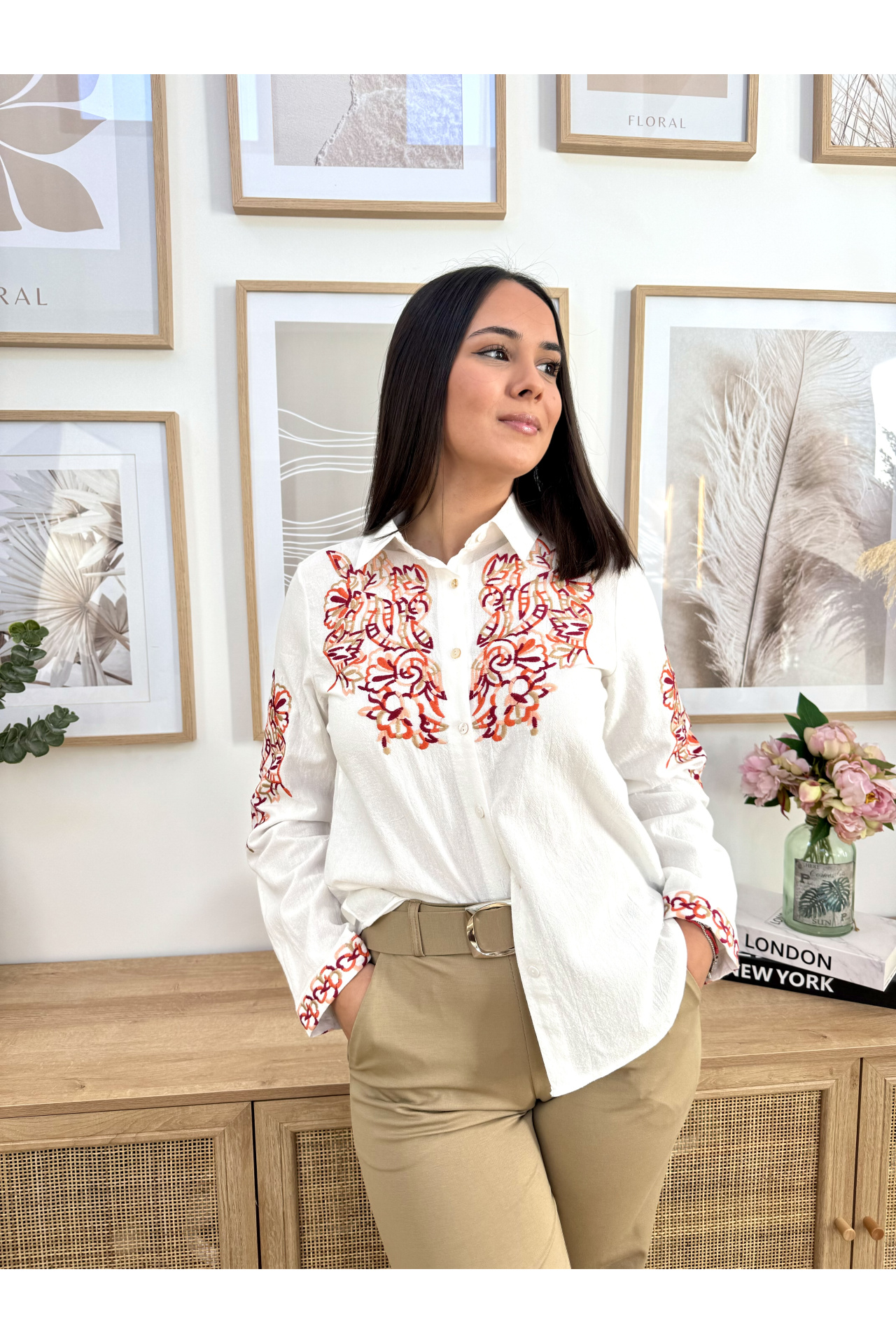 CAMISA FLORES BORDADA COLORES