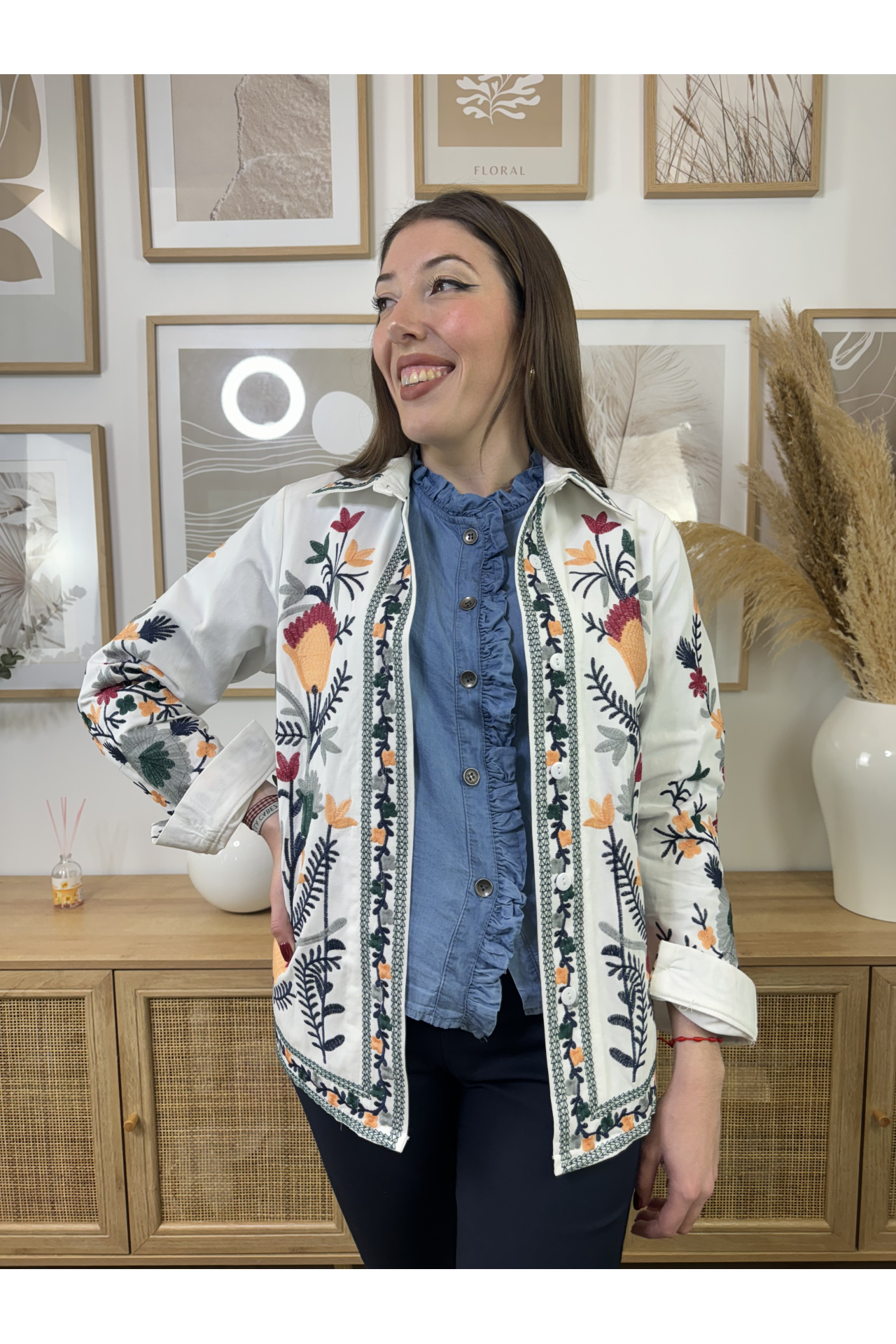 CHAQUETA FLORES BORDADAS
