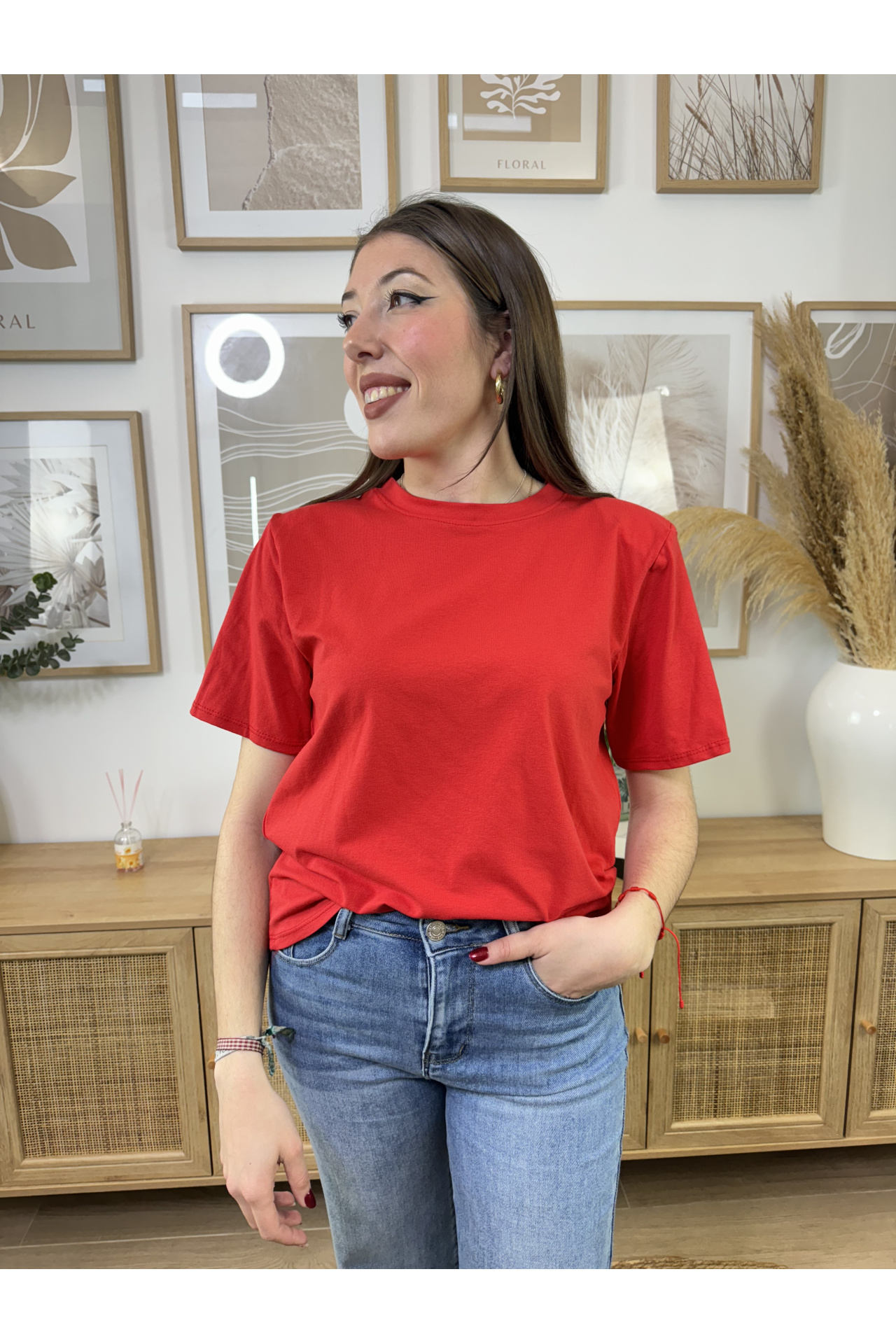 CAMISETA BÁSICA HOMBRERAS MANGA CORTA