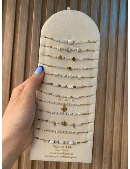 PULSERA BOLITAS Y PIEDRECITAS BLANCAS