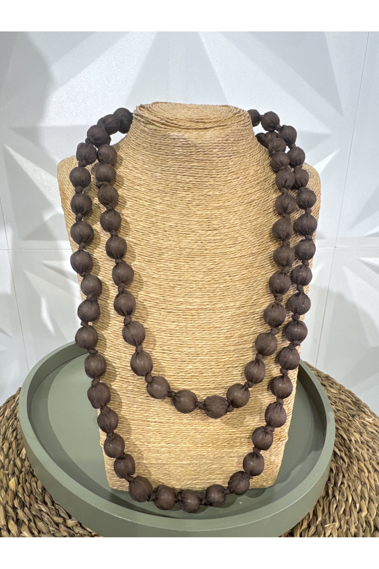 COLLAR BOLITAS NUDOS