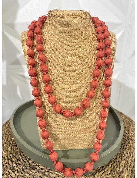 COLLAR BOLITAS NUDOS