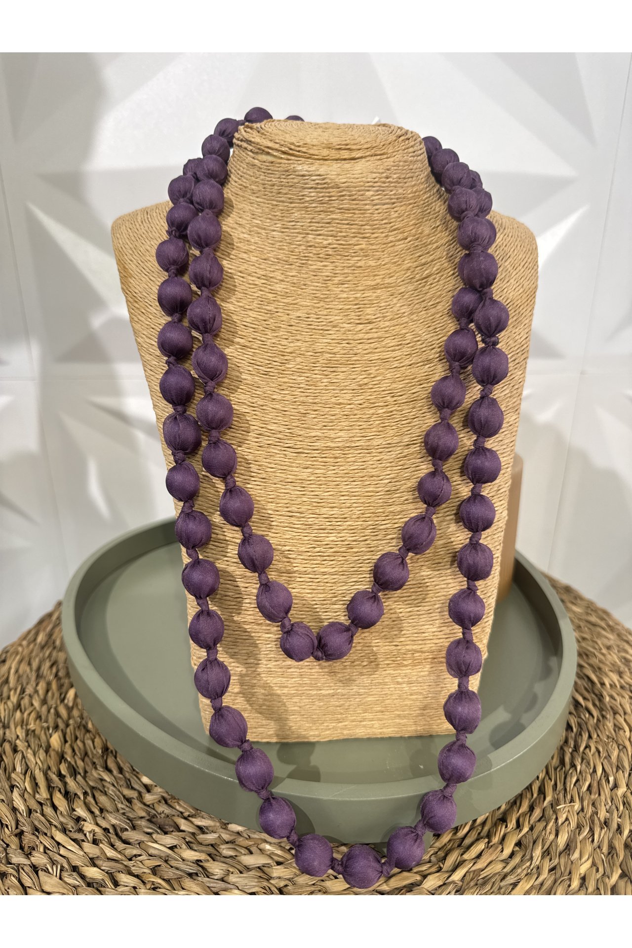 COLLAR BOLITAS NUDOS