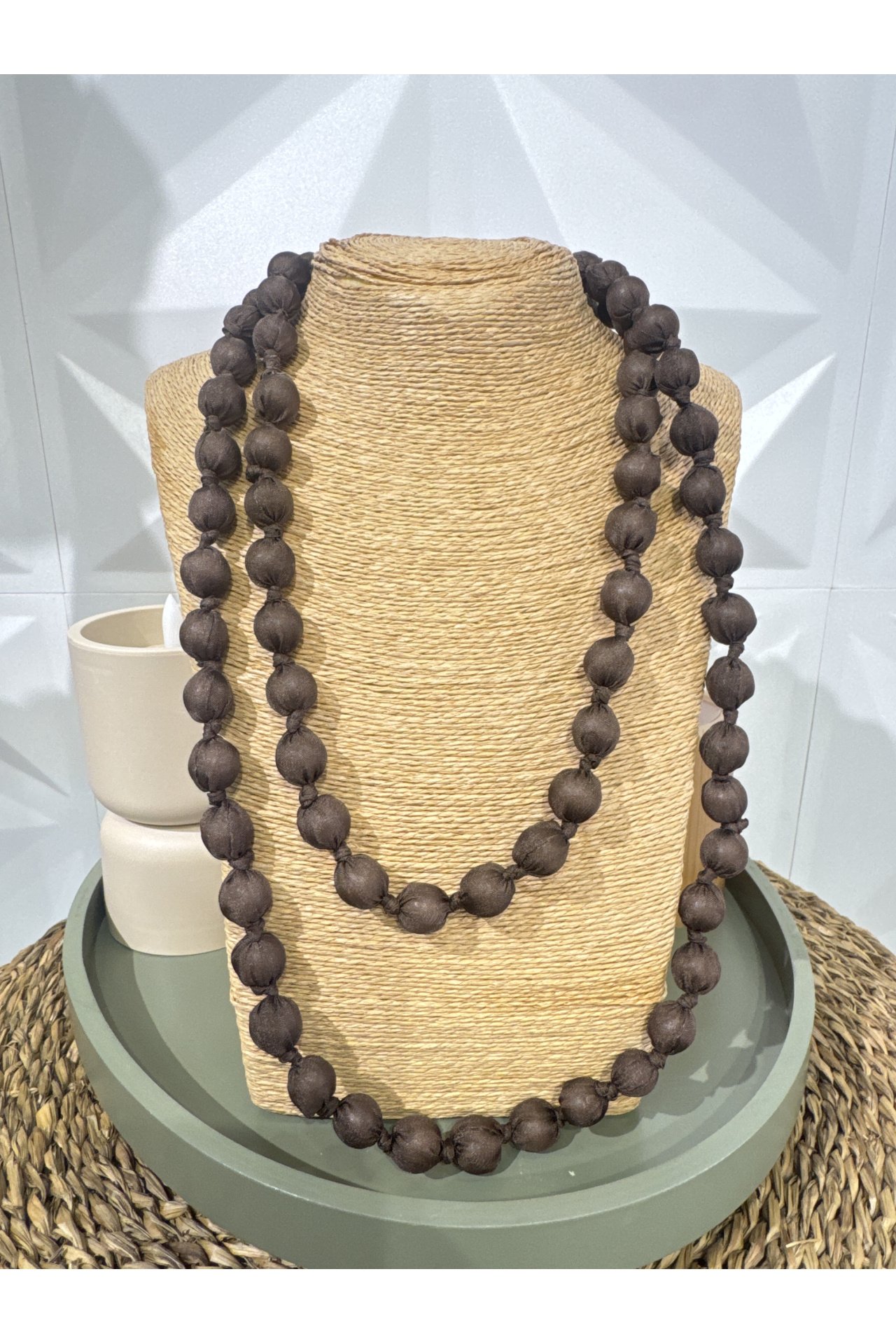 COLLAR BOLITAS NUDOS