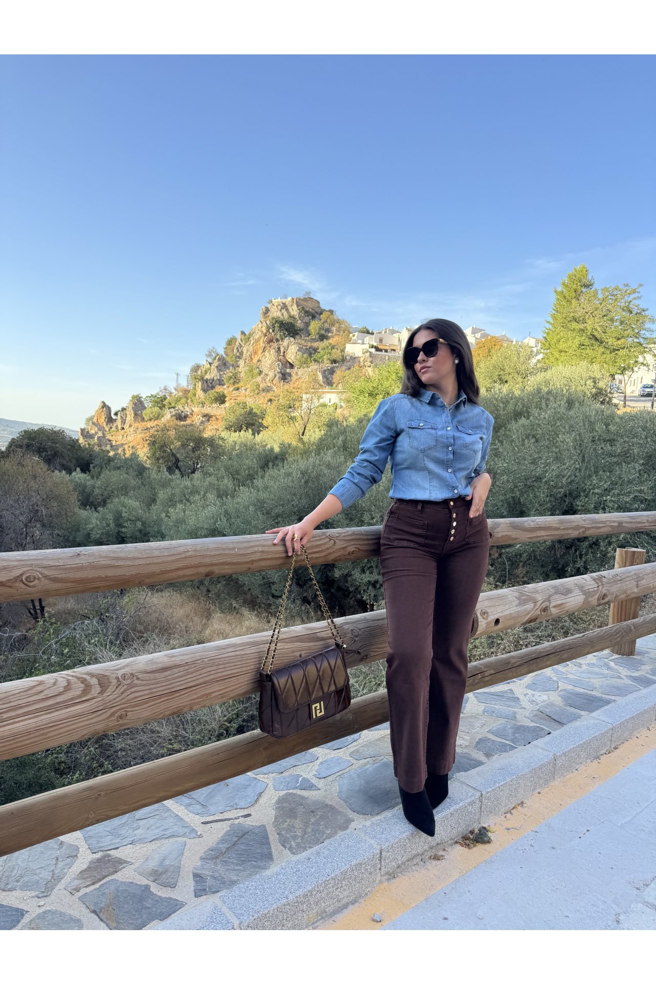JEANS WIDE LEG BOTONES MARRÓN