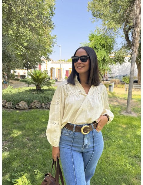BLUSA BORDADOS PERFORADOS BEIGE
