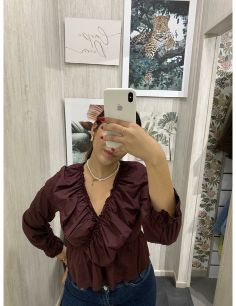 BLUSA ESCOTE PICO VOLANTE