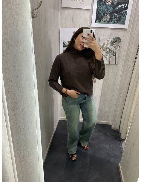 JEANS DESPINTADO TACHUELAS