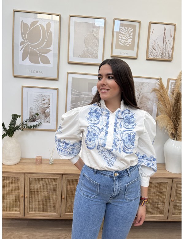 CAMISA DETALLES BORDADO AZUL
