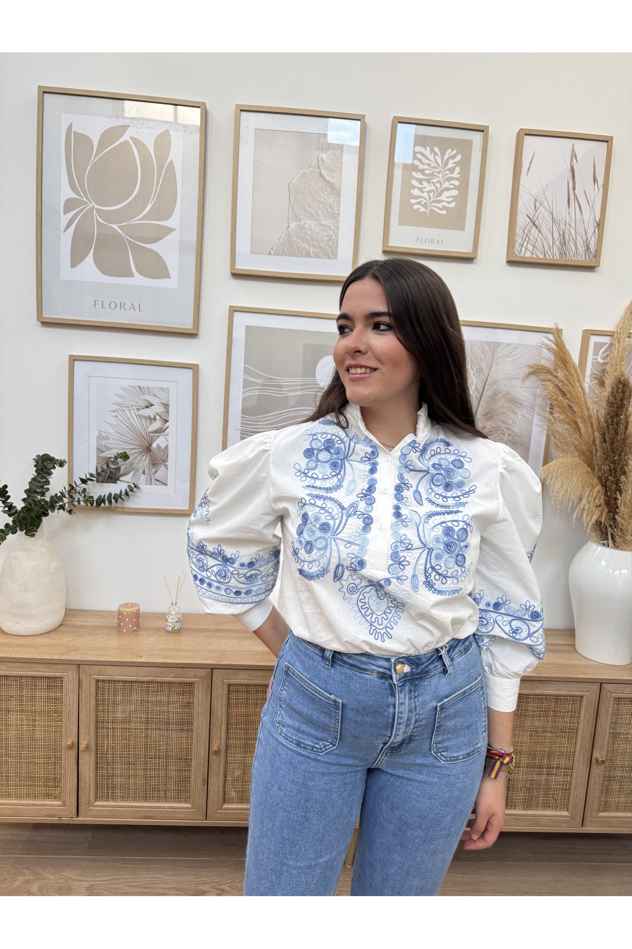 CAMISA DETALLES BORDADO AZUL
