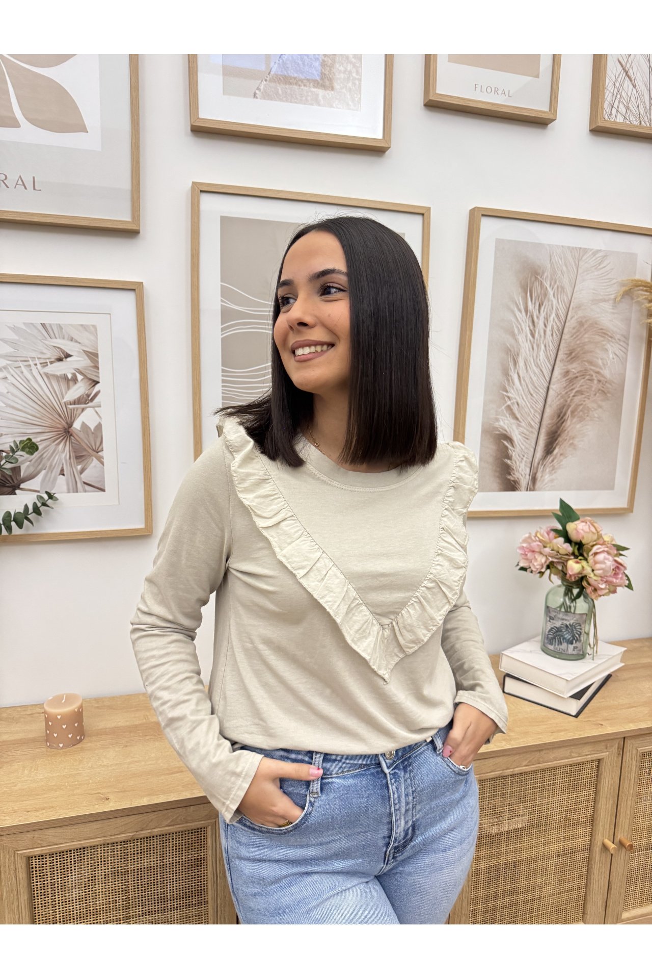 CAMISETA DETALLE VOLANTE