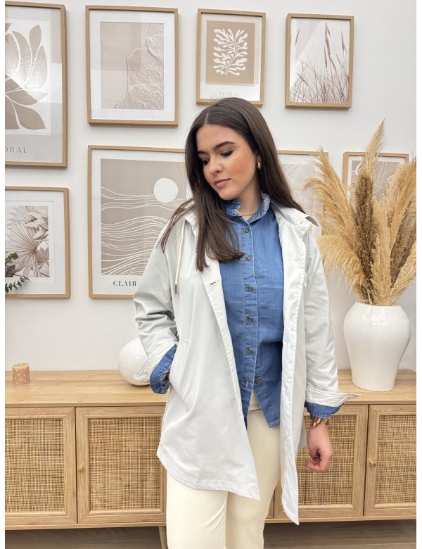 CHAQUETA CORTAVIENTOS BOLSILLOS AZUL HIELO