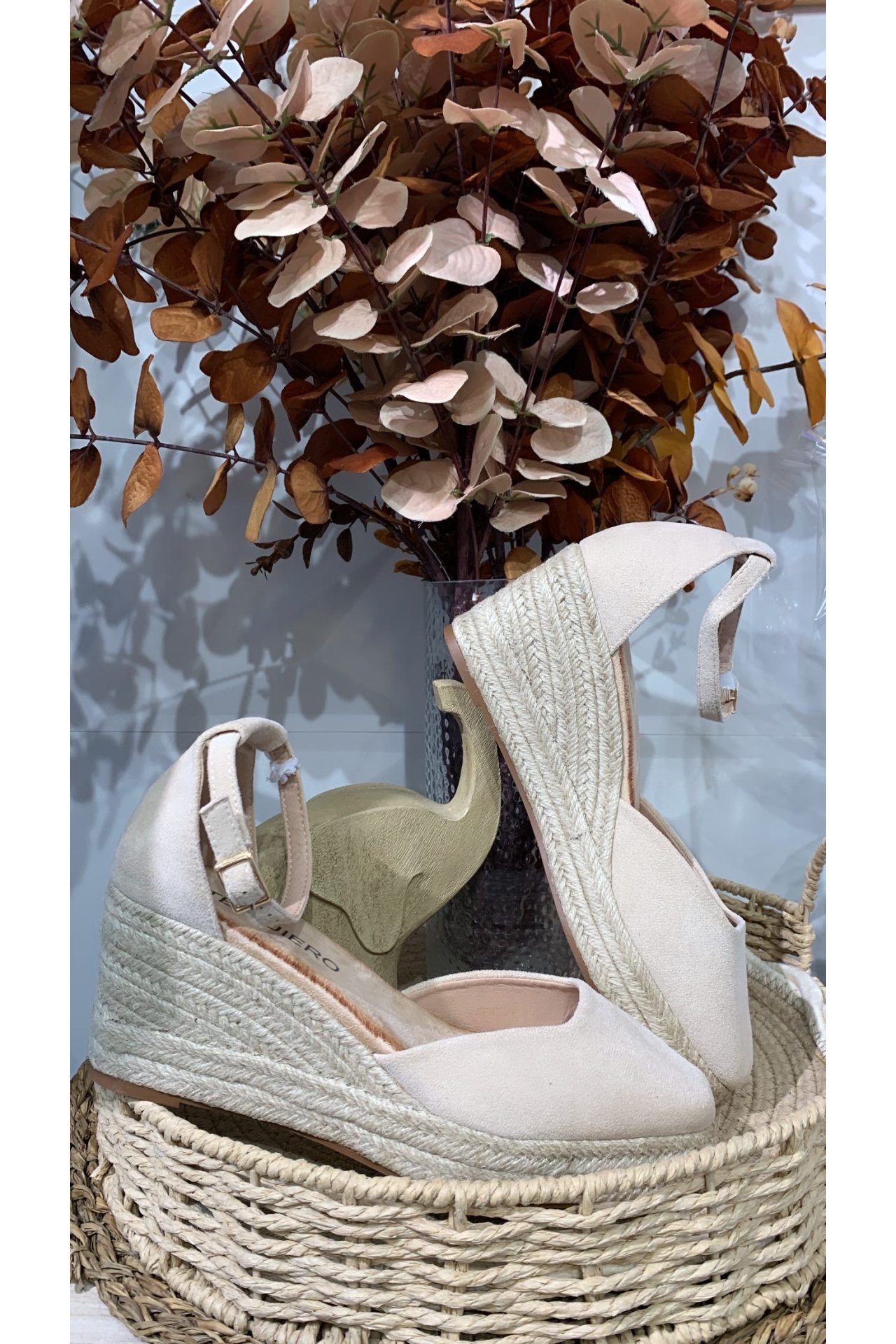 CUÑA BÁSICA HEBILLA BEIGE