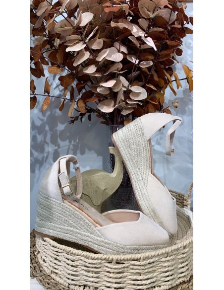 CUÑA BÁSICA HEBILLA BEIGE