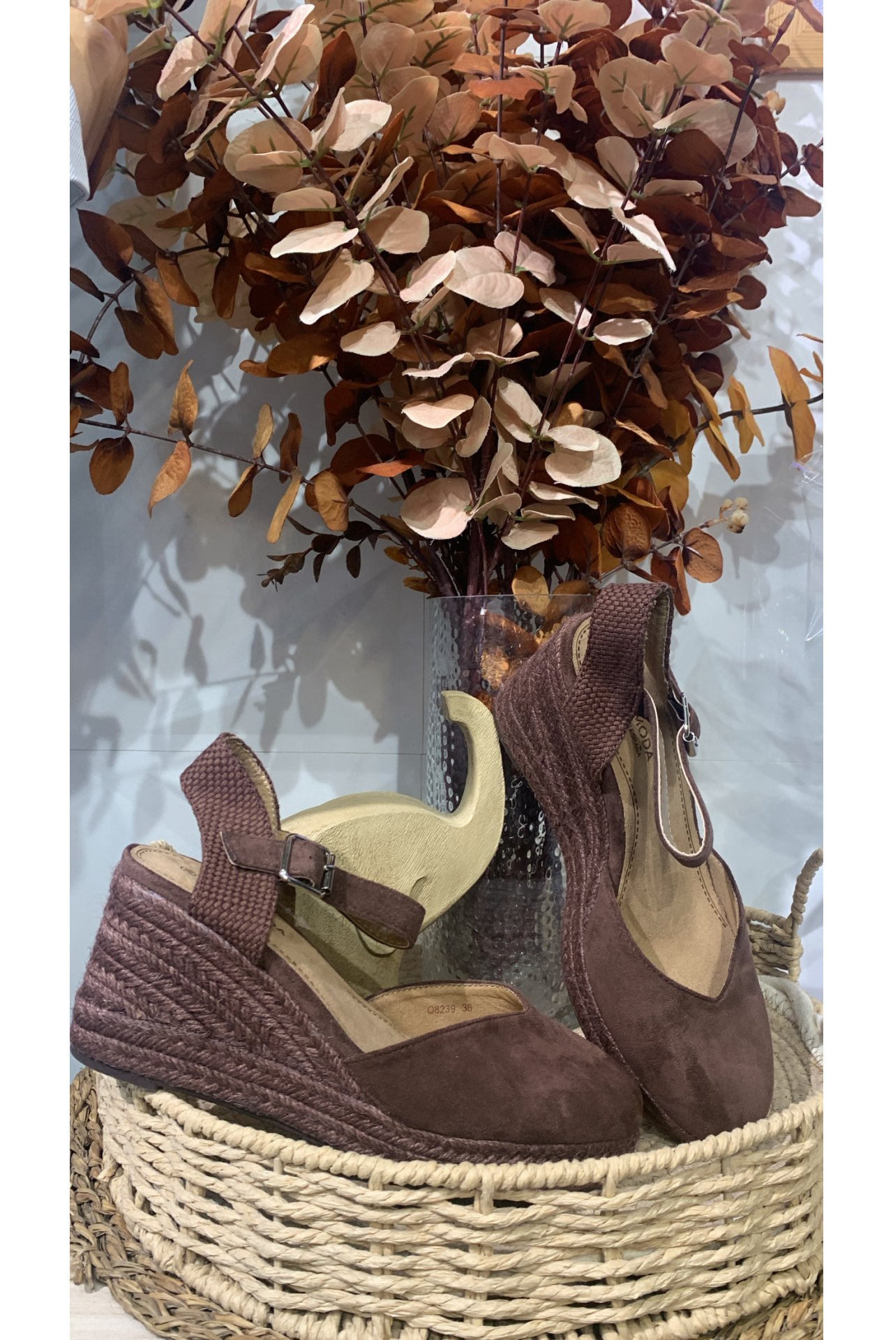 CUÑA BÁSICA HEBILLA MARRÓN