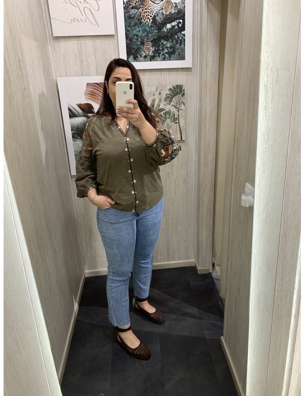 JEANS CROPPED FLARE DESFLECADO CURVY