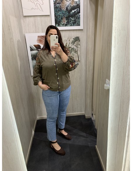 JEANS CROPPED FLARE DESFLECADO CURVY