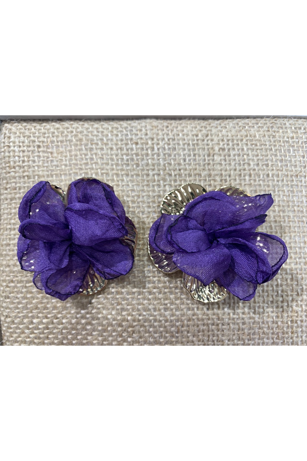 PENDIENTE PETALO MORADO