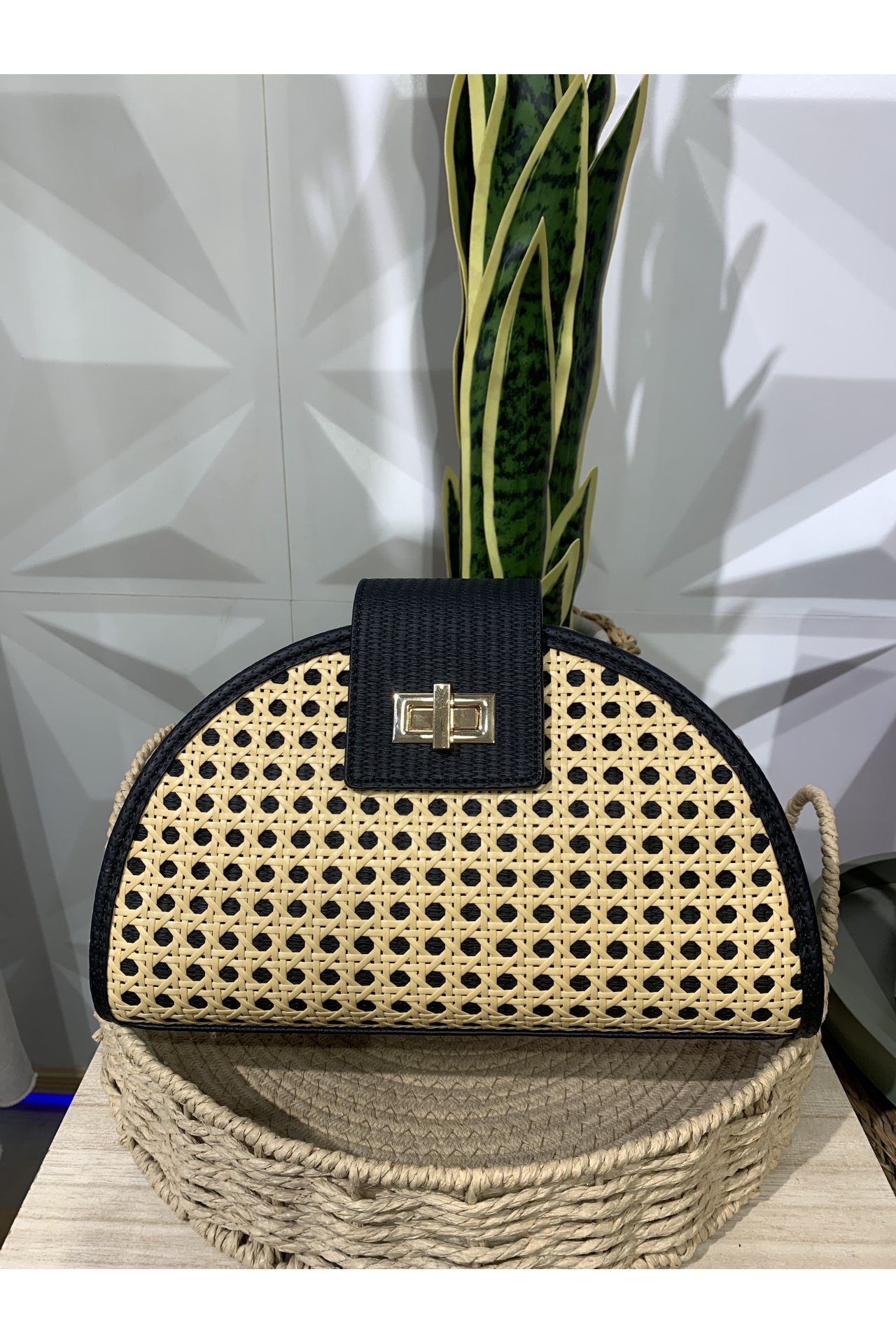 CARTERA OVALADA MIMBRE