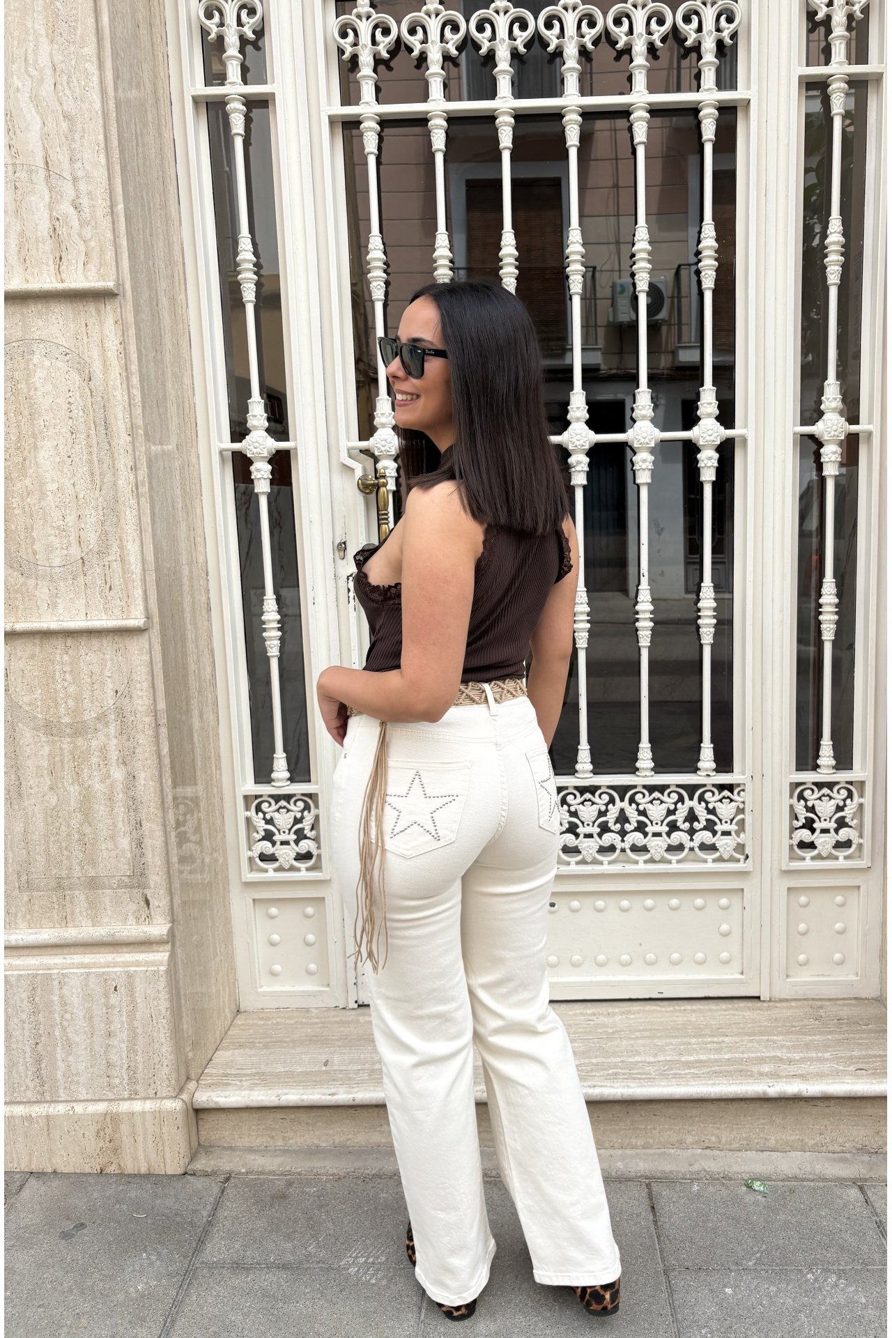 JEANS WIDE LEG ESTRELLA TACHUELAS