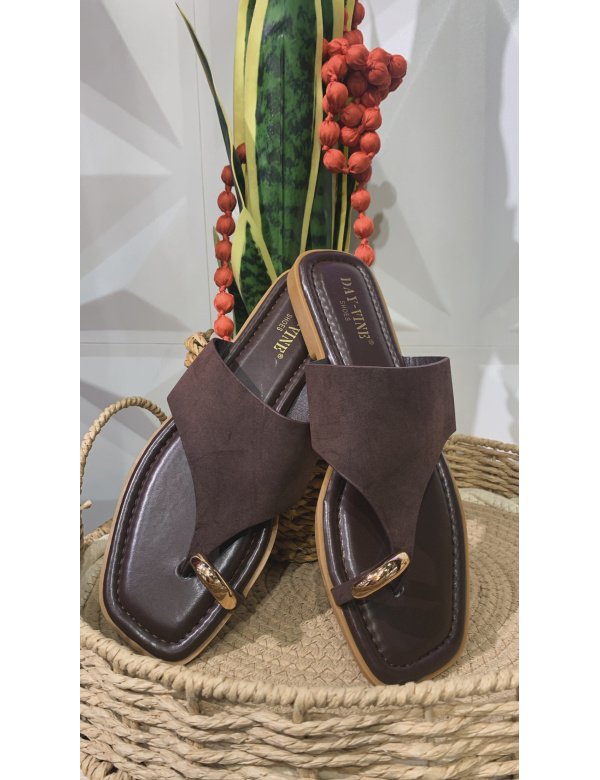 SANDALIAS PLANAS DETALLE METÁLICO 2