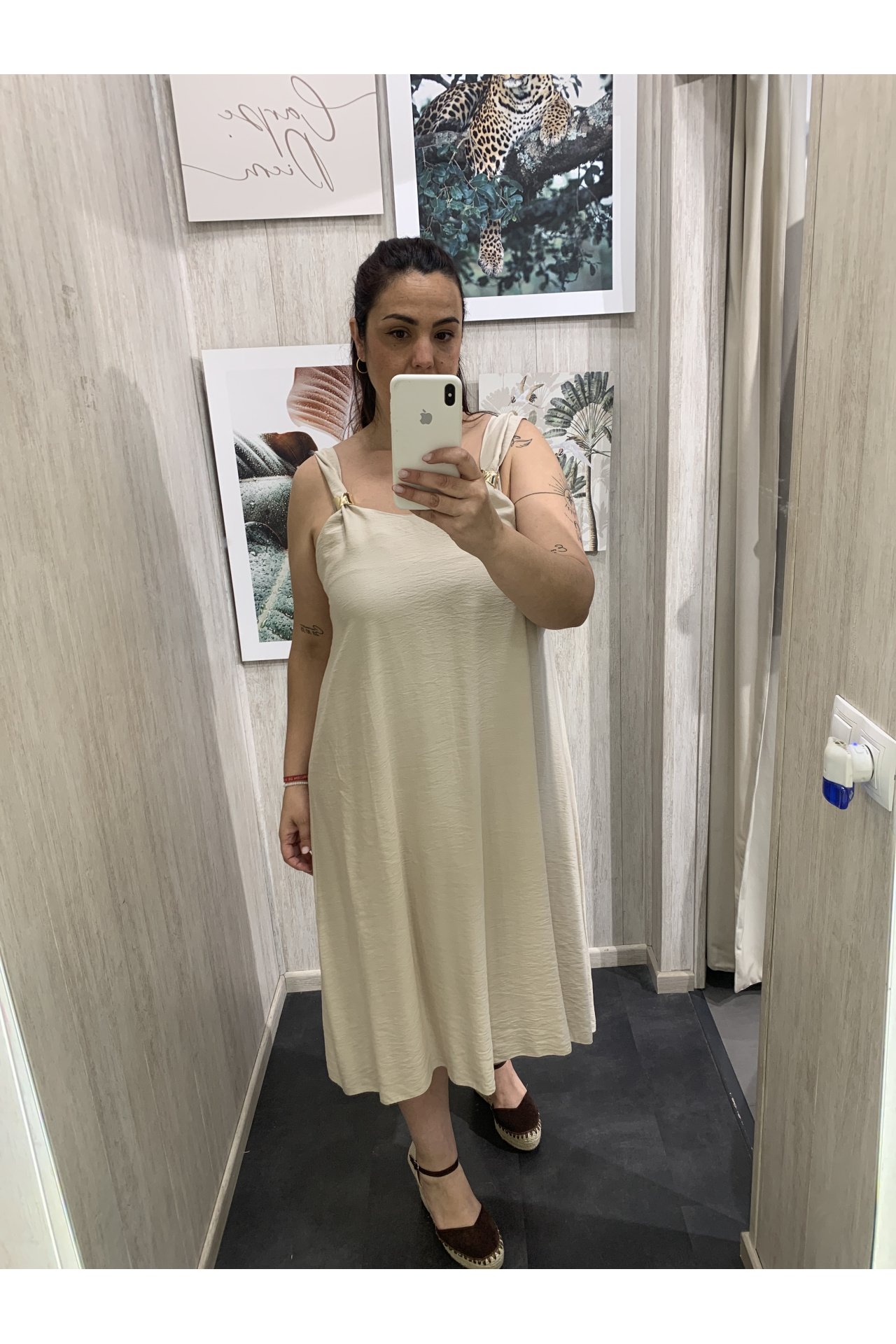 VESTIDO MIDI DETALLE DORADO