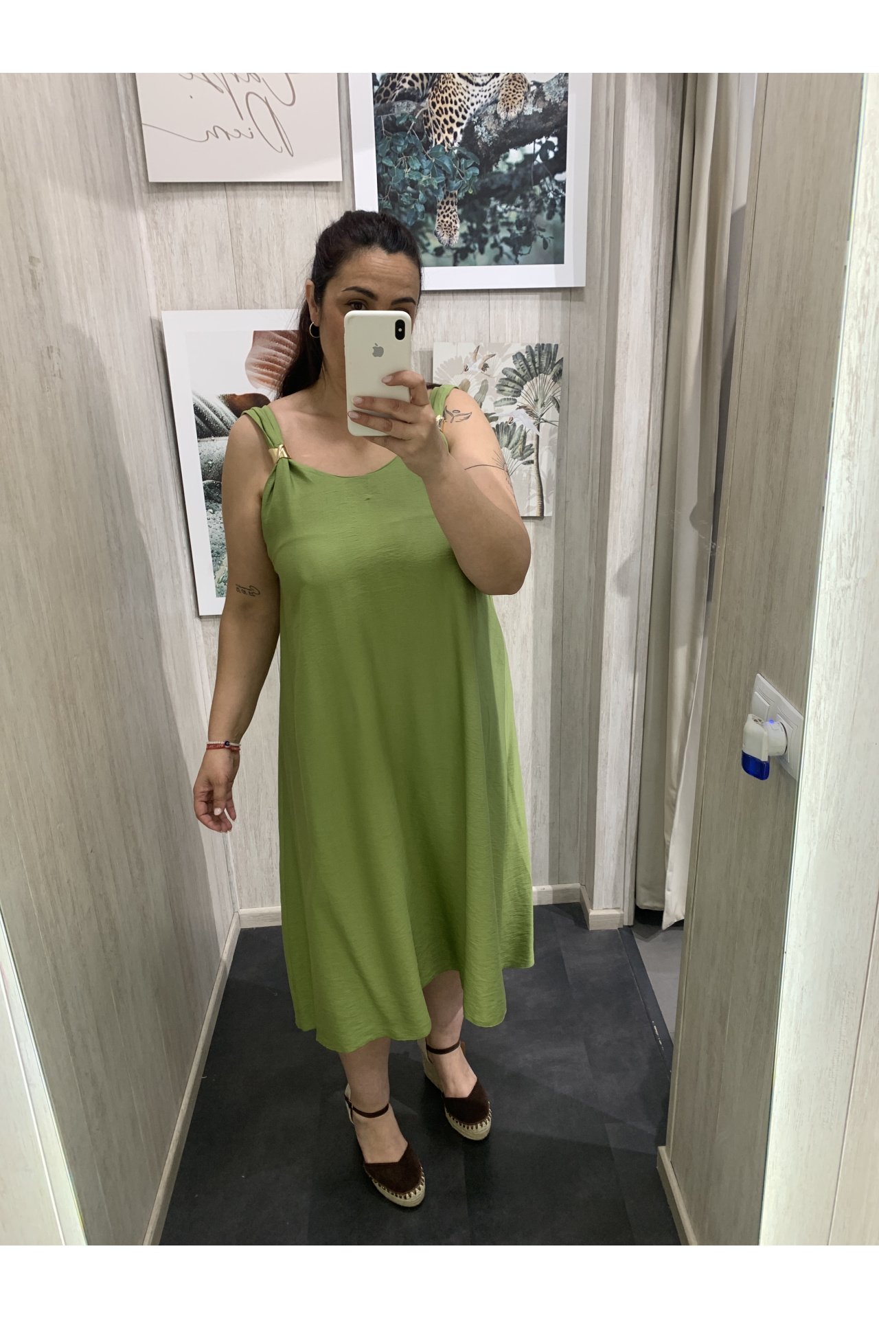 VESTIDO MIDI DETALLE DORADO