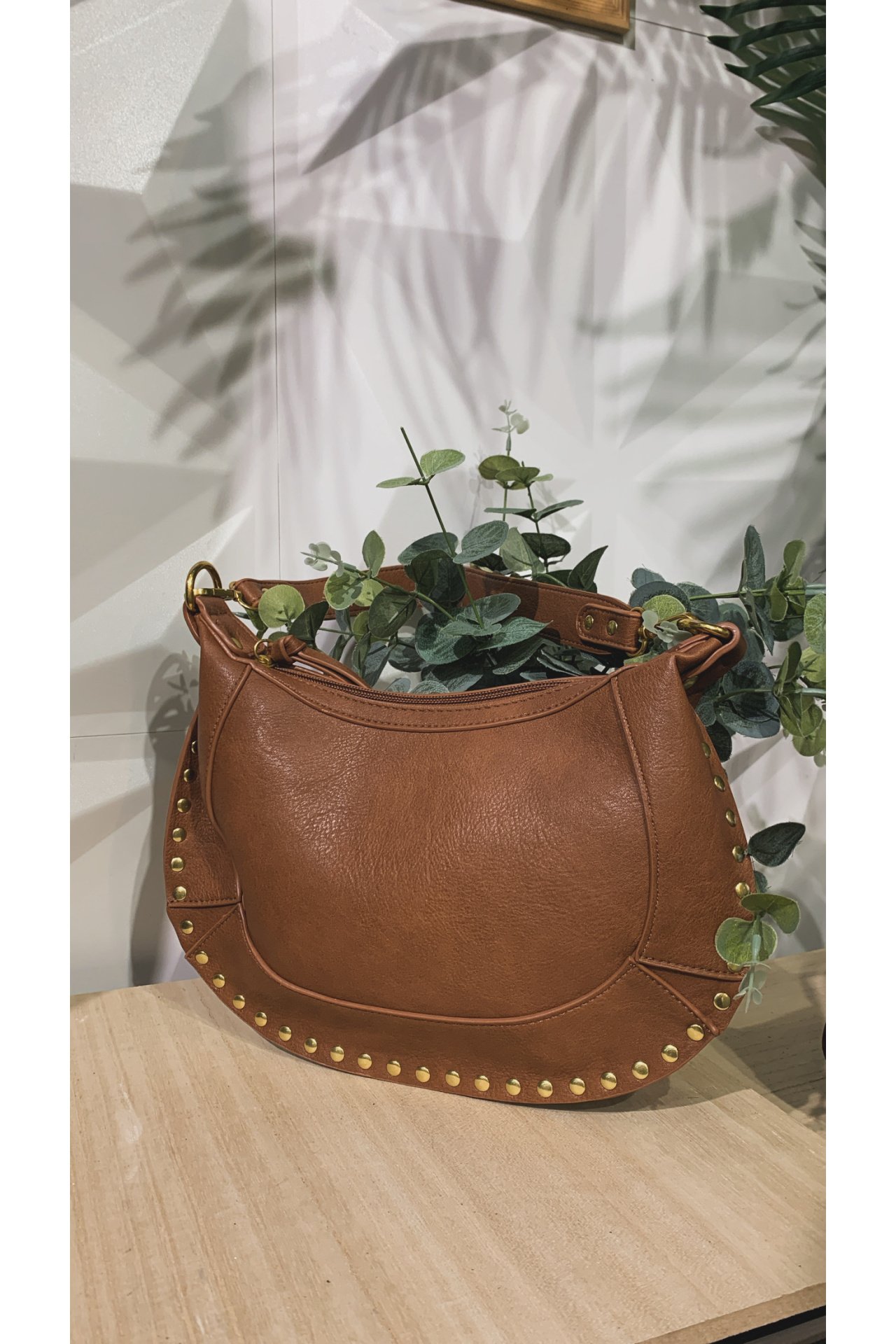BOLSO PIEL TACHUELAS