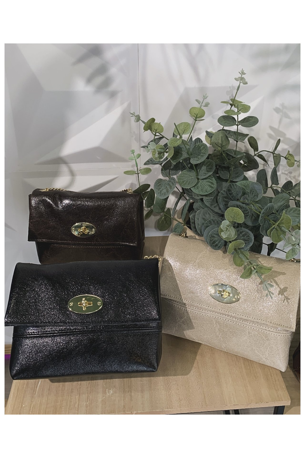 BOLSO PIEL DETALLE DORADO